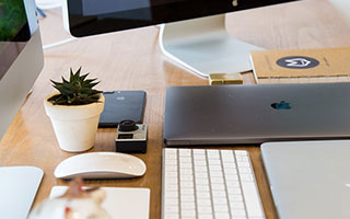 半岛体育官网登录-利物浦队客场惨败，英超夺冠前景蒙上阴影