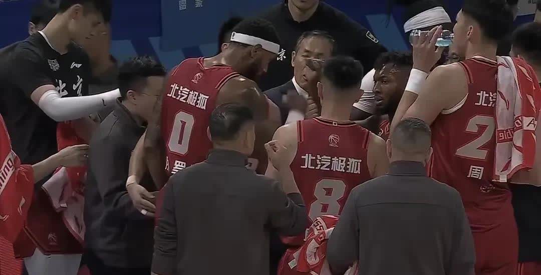 半岛体育app登录-强队惨败消息引发热议国内篮球风波