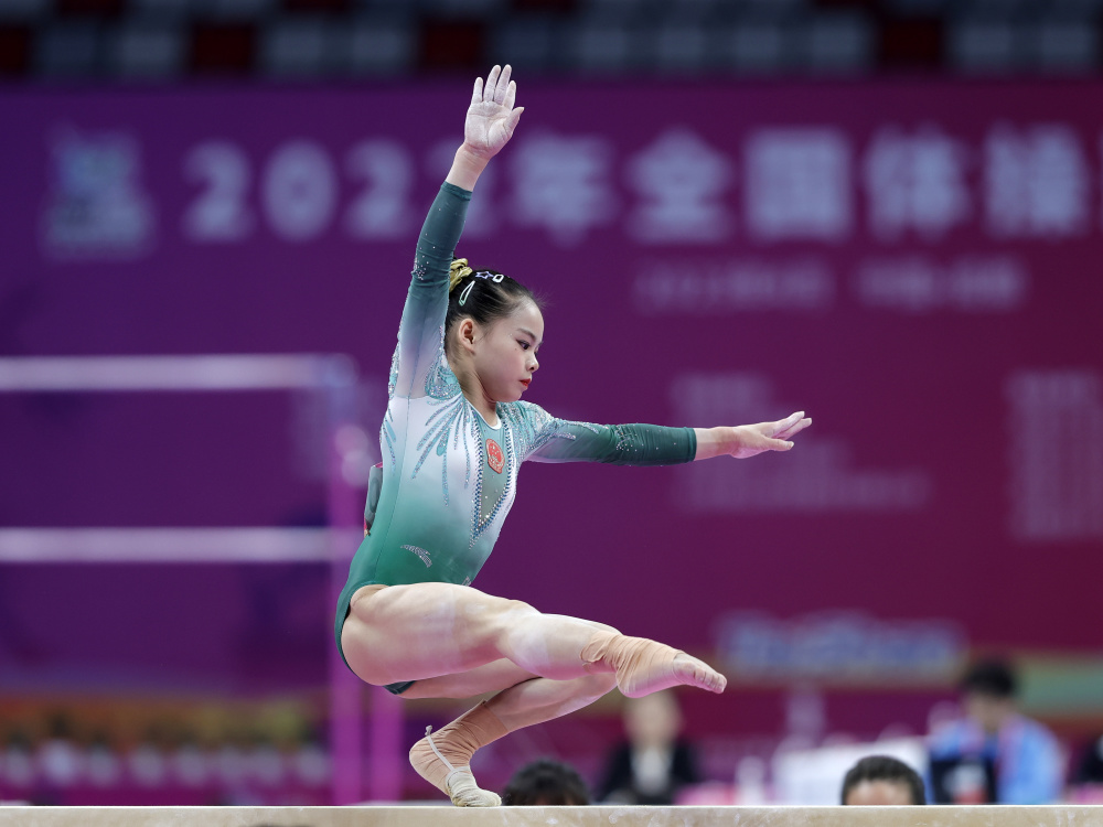 半岛体育官网安全-体操项目表演绝技，选手舞台得以展示