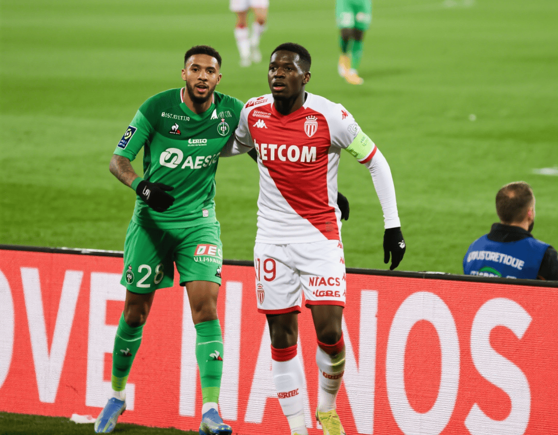 半岛体育综合官网-美国足球联赛新赛季开始火热